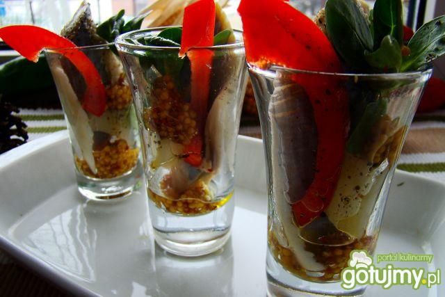 Mini sałatki śledziowe