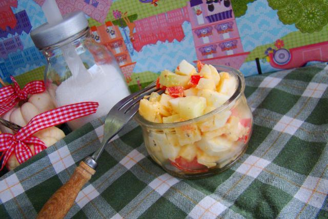 Mini sałatki z jajkiem