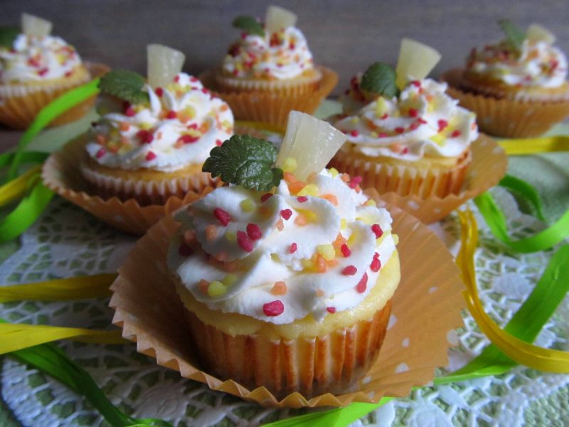 Mini serniczki kokosowo-cytrynowe z ananasem