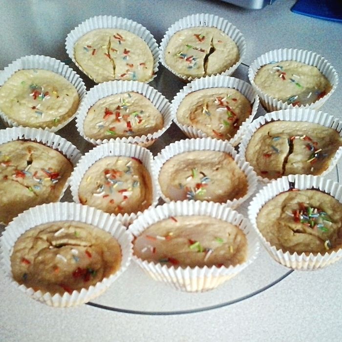 Mini serniczki na ciasteczkowym spodzie 