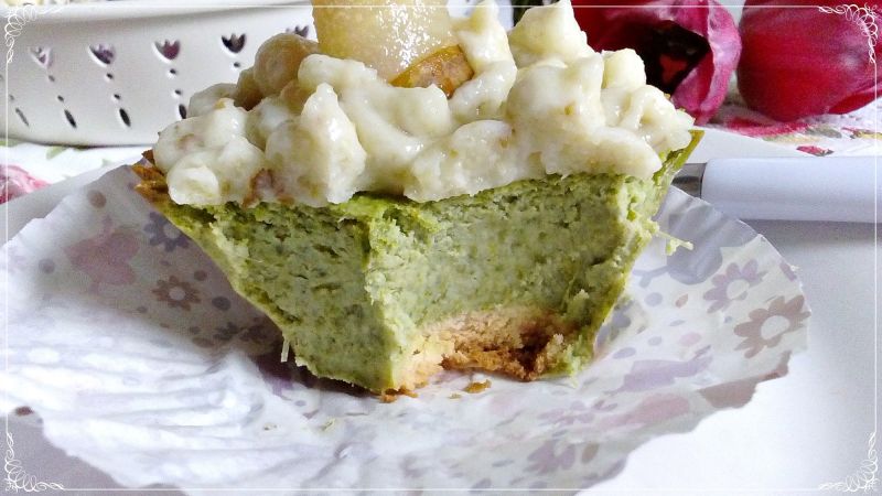 Mini serniczki szpinakowe z kremem gruszkowym