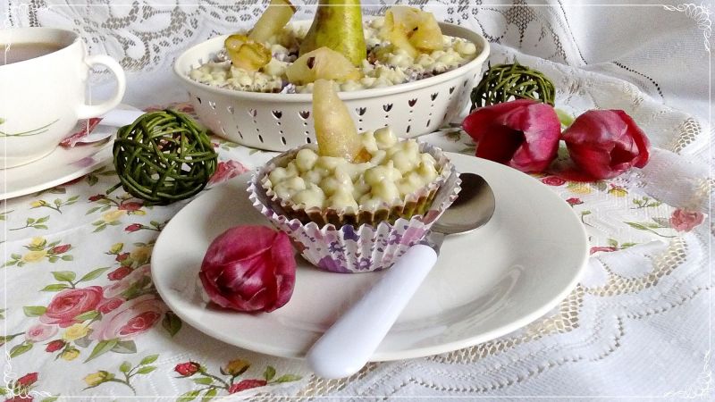 Mini serniczki szpinakowe z kremem gruszkowym