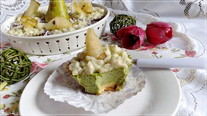 Mini serniczki szpinakowe z kremem gruszkowym