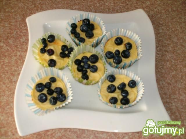 Mini serniczki z borówkami