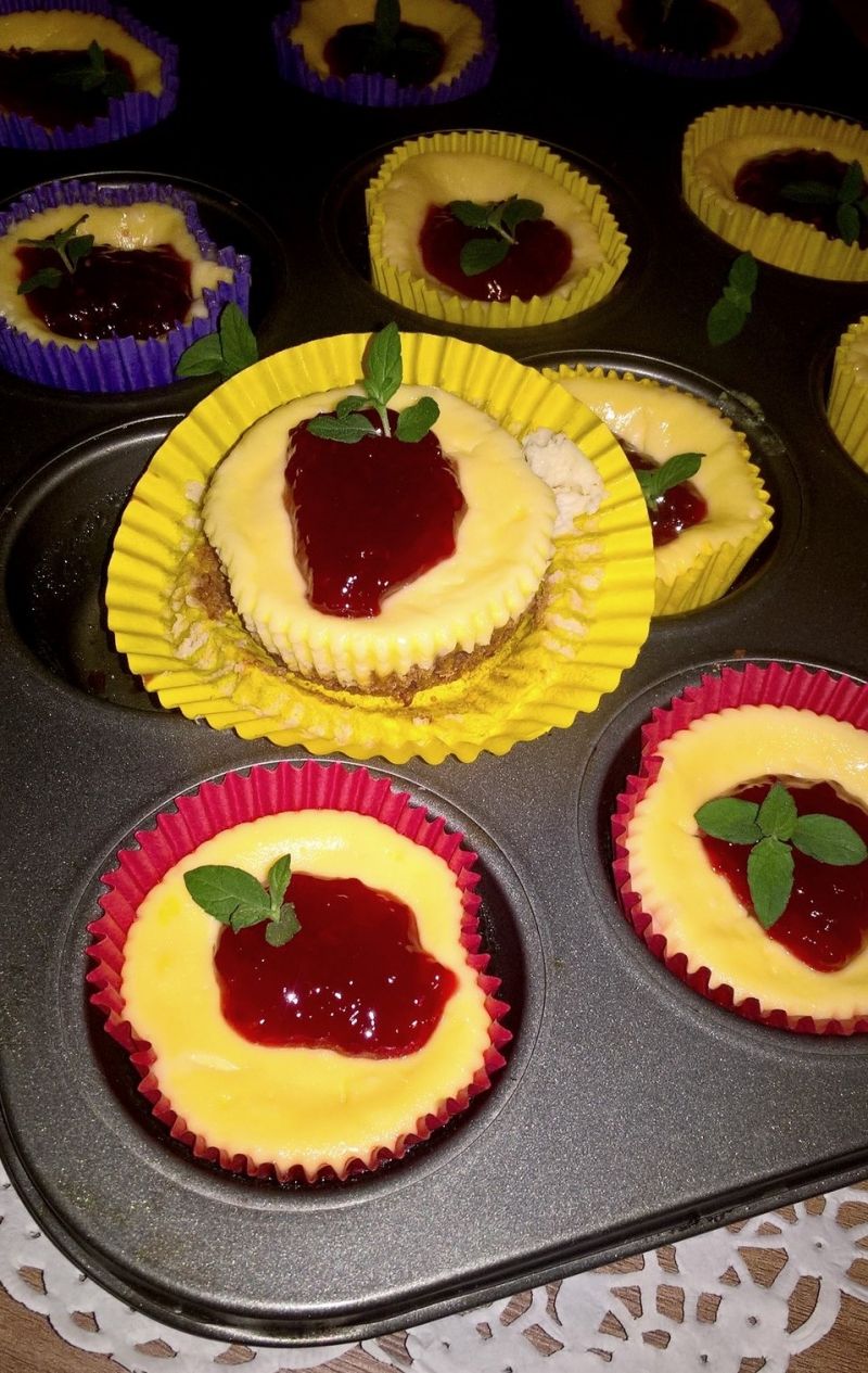 Mini serniczki z konfiturą Mini serniczki z konfiturą