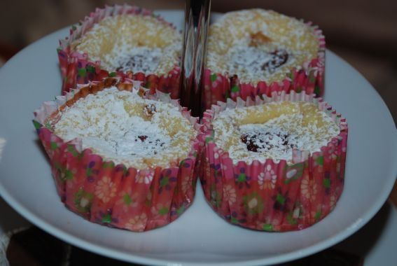 Mini serniczki z truskawkami