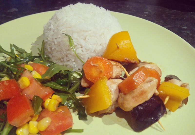 Mini szaszłyki z kurczakiem i warzywami