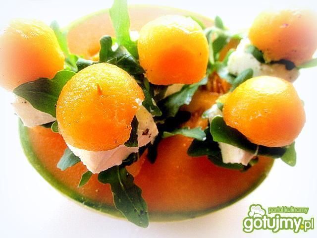 Mini szaszłyki z melona i sera feta