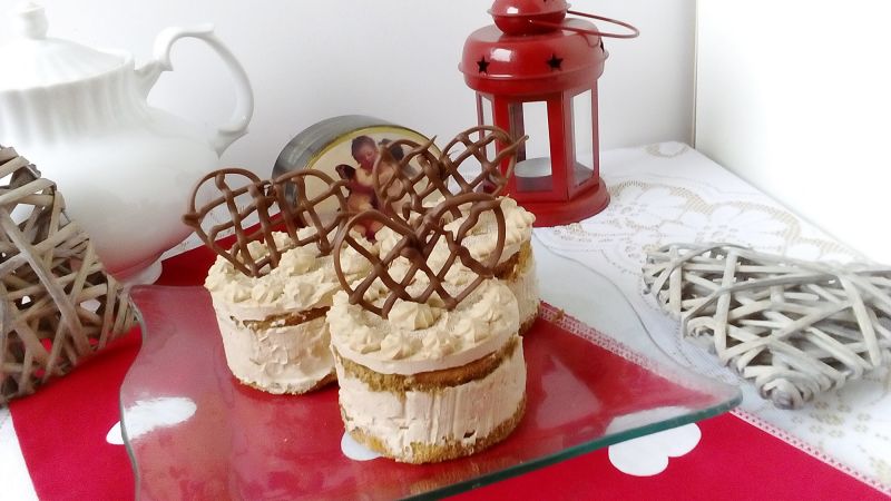 Mini torciki cappuccino z niespodzianką  Mini torciki cappuccino z niespodzianką