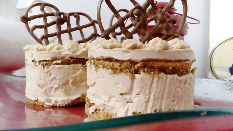 Mini torciki cappuccino z niespodzianką  Mini torciki cappuccino z niespodzianką