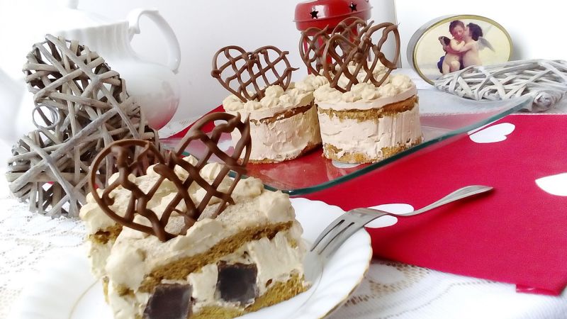 Mini torciki cappuccino z niespodzianką  Mini torciki cappuccino z niespodzianką