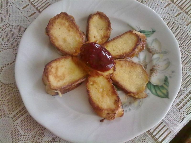 Mini-tosty cynamonowe  Mini-tosty cynamonowe