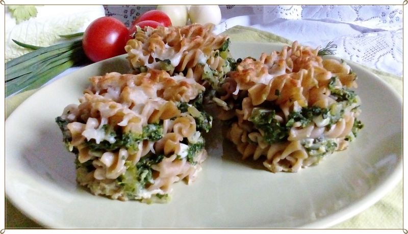 Mini zapiekanki makaronowe na zielono