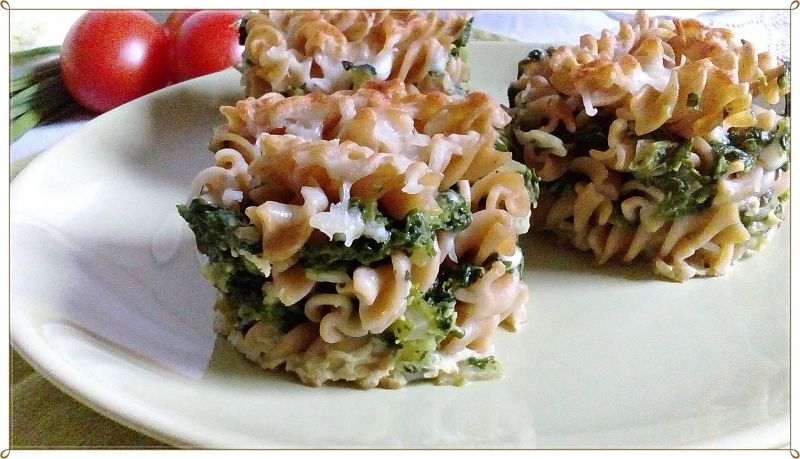 Mini zapiekanki makaronowe na zielono
