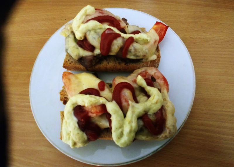 Mini-zapiekanki z grillowaną karkówką