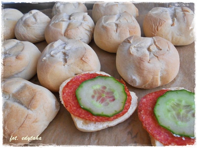 Miniaturowe bułeczki drożdżowe