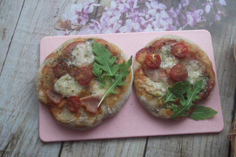Minipizze z mozzarellą Minipizze z mozzarellą