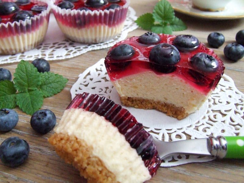 Miniserniczki brzoskwiniowe z borówkami