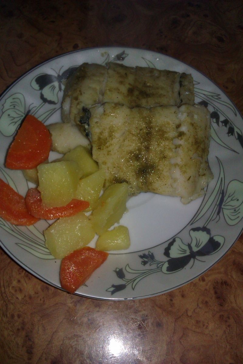 Mintaj i warzywa gotowane na parze Mintaj i warzywa gotowane na parze