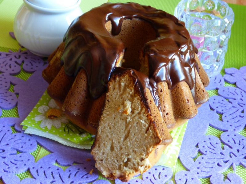 Miodowa babka na białkach