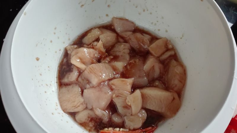 Miodowa pierś z kurczaka z papryczkami chilli