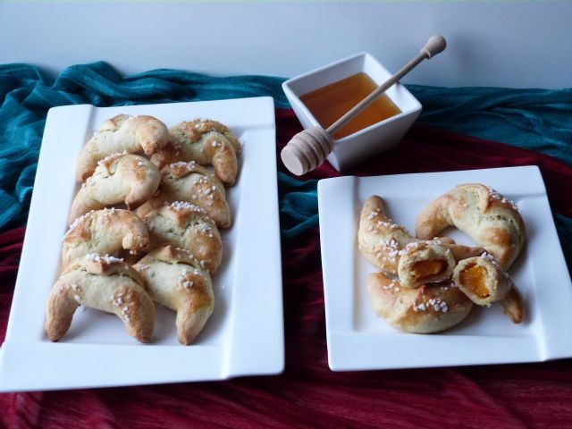 Miodowe rogaliki z brzoskwiniami Miodowe rogaliki z brzoskwiniami