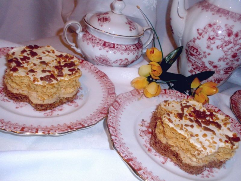 Miodownik  Gosi z kawową śmietaną Miodownik  Gosi z kawową śmietaną