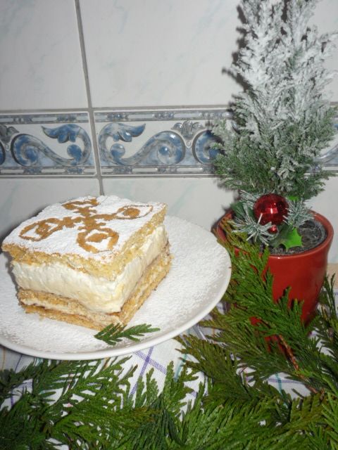 Miodownik królewski ze śmietanką Miodownik królewski ze śmietanką
