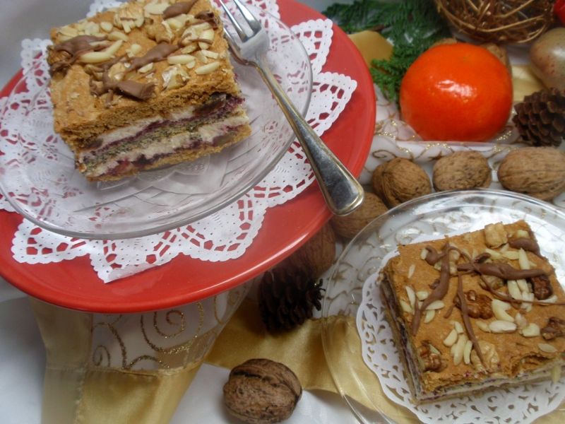 Miodownik  z masą i orzechami