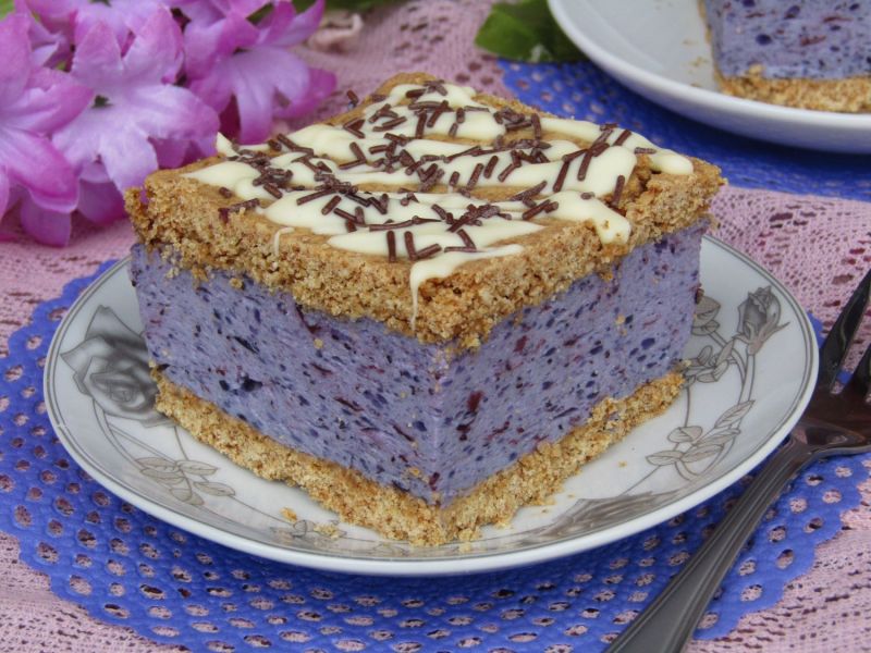 Miodownik z pianką jagodową Miodownik z pianką jagodową