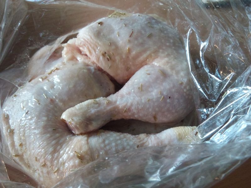 Miodowo-cytrynowy kurczak z rozmarynem