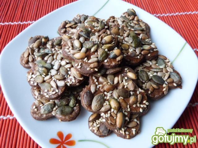 Miodowo-kakaowe ciasteczka z ziarnami 