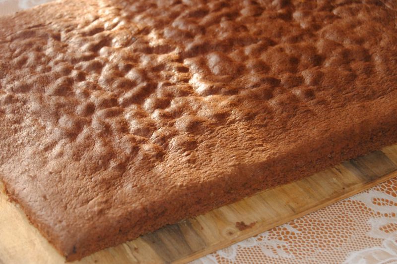 Miodowo-orzechowe ciasto