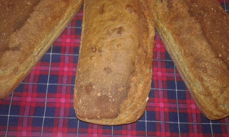 Miodowy chlebek na różnych mąkach