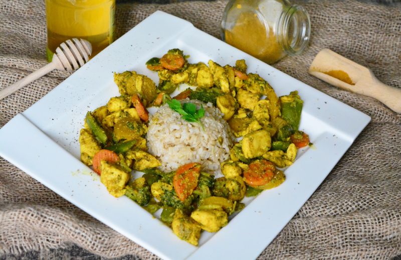 Miodowy indyk z warzywami i nutą curry Miodowy indyk z warzywami i nutą curry