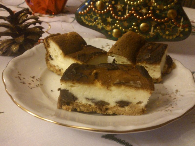 Miodowy sernik z czekoladą