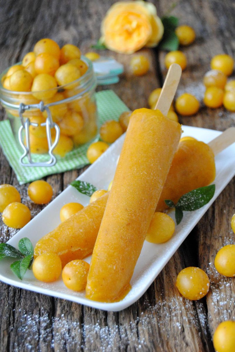 Mirabelkowe lody na patyku
