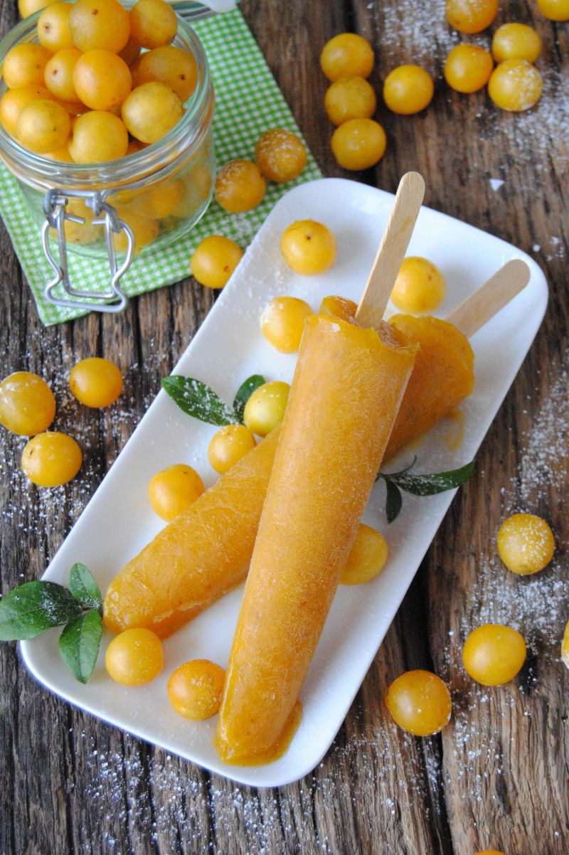 Mirabelkowe lody na patyku