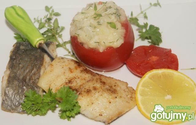 Miruna i puree z kalarepki w pomidorach