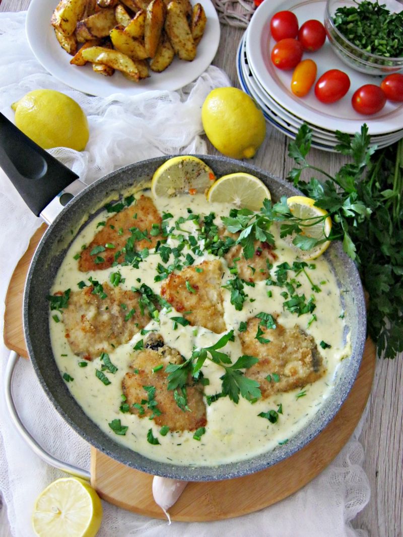 Miruna patagońska w sosie śmietanowo koperkowym