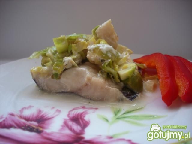 Miruna pod pierzynką z brukselki