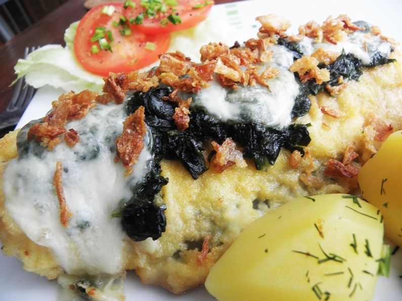 Miruna pod szpinakiem i mozzarellą  Miruna pod szpinakiem i mozzarellą