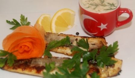 Miruna w pikantnej marynacie z imbirowym bulionem