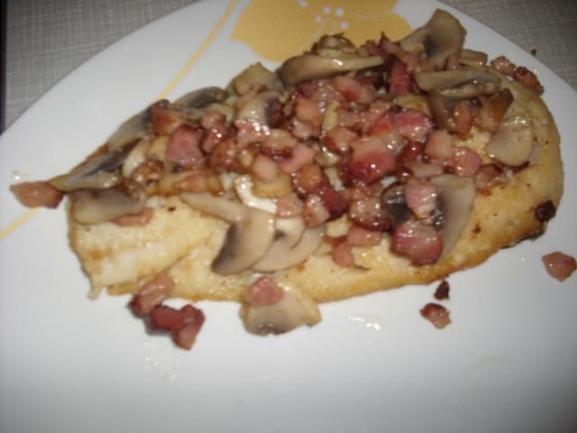 Miruna z pieczarkami