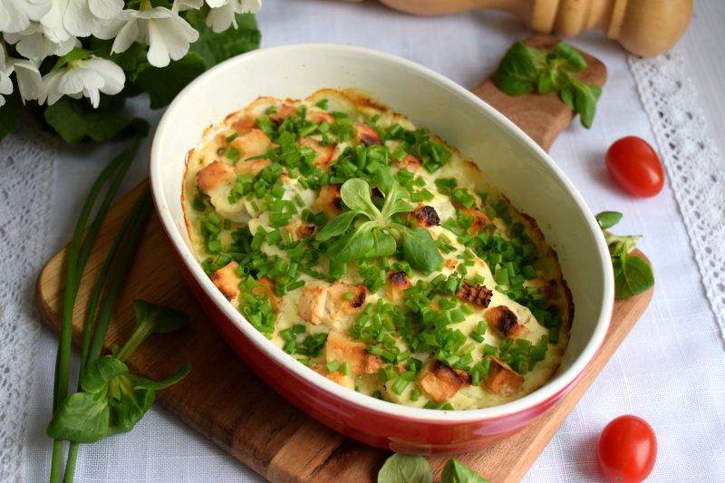 Miruna zapiekana z wędzonym twarogiem i śmietaną Miruna zapiekana z wędzonym twarogiem i śmietaną