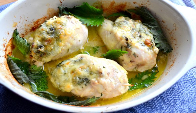 Miseczki drobiowe z pokrzywą i mozzarellą  Miseczki drobiowe z pokrzywą i mozzarellą