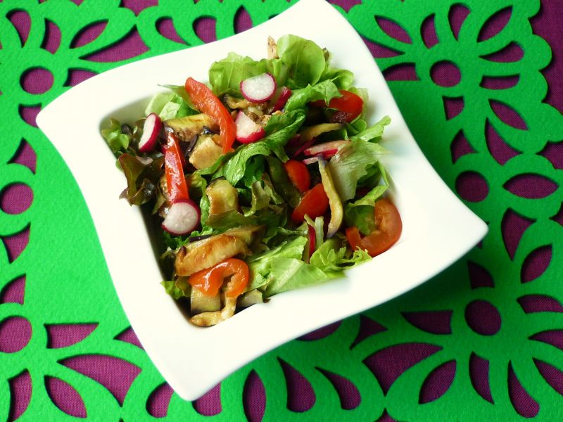 Mix sałat z grilowanym bakłażanem