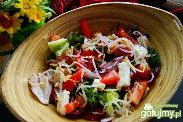 Mix sałat z kiełkami i mozzarellą  Mix sałat z kiełkami i mozzarellą