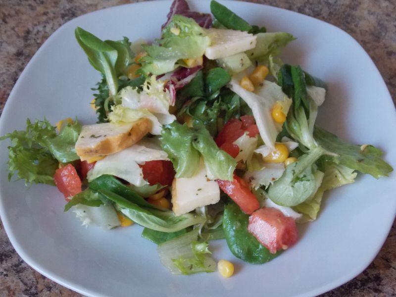 Mix sałat z oscypkiem