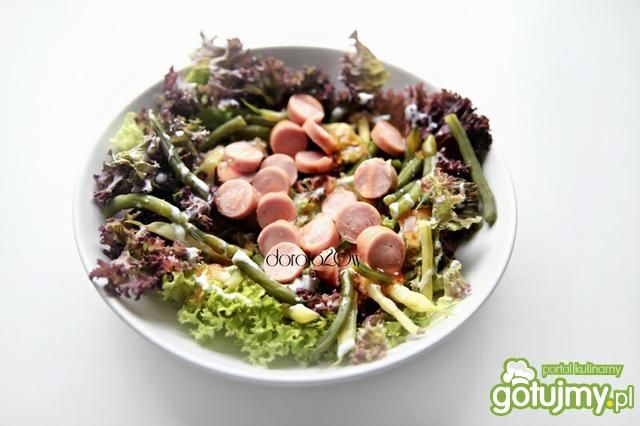 Mix sałat z pikantnym sosem